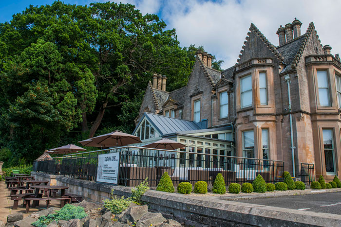 Bar and Restaurant in Bridge of Allan Bar and Restaurant in Bridge of Allan